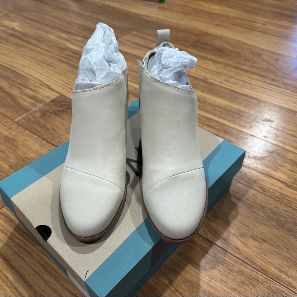 Toms Cream Ankle Booties Sleek Minimalist Design